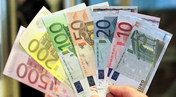 Salário mínimo sobe para 820 euros em 2024