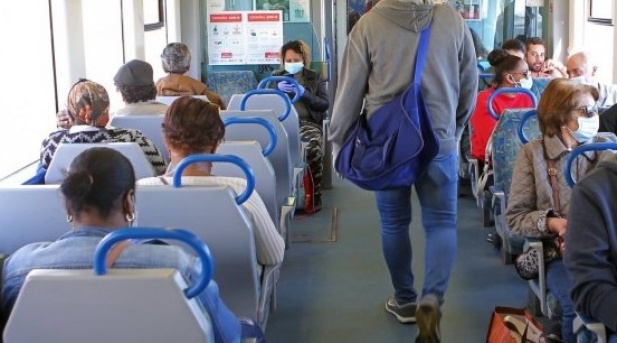 Mscaras deixam de ser obrigatrias nos transportes de passageiros